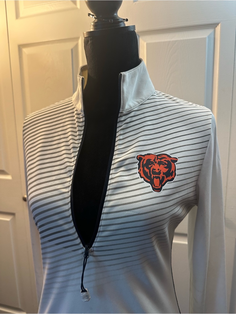 Majestic Chicago Bears White Striped Quarter-Zip Pullover